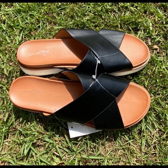 Women’s Universal Thread Sandals - Picture 2 of 9